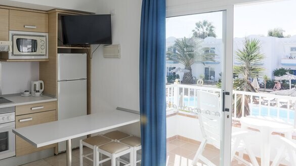 Double Room Pool View	